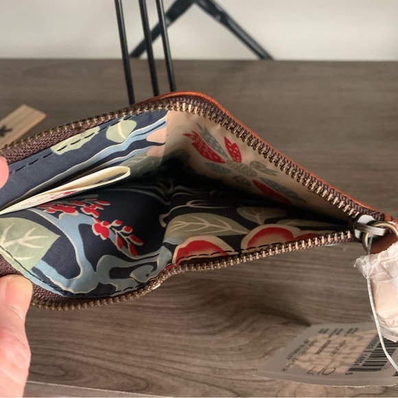 Lucky Brand Jeans Embossed Leather Zip ID Wallet Blue & Red Floral Inside NWT - Picture 6 of 12